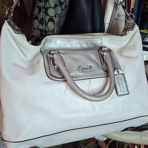 Coach Handbags - EUC COACH ASHLEY WHITE SILVER LEATHER LARGE 2 WAY BAG